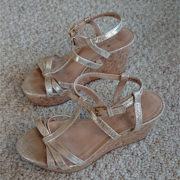 Kate Spade New York 10 GOLD METALLIC LEATHER Cork WEDGE Strappy SANDALS size 6M - Picture 3 of 11
